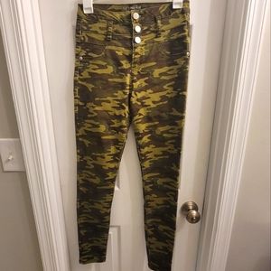 Mid Rise Skinny Camo Jeans (size 7)
